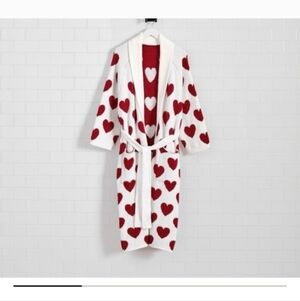 Pottery Barn heart Jacquard robe, size M New In Package